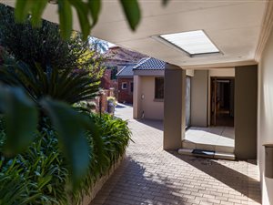 4 Bed House in Waterkloof Heights