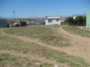 1024 m² Land available in Saron