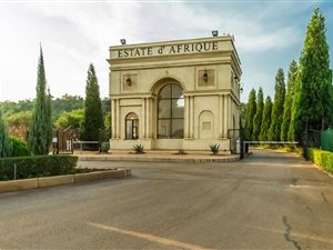 595 m² Land available in Estate D Afrique