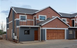 4 Bedroom Townhouse in Heuwelsig