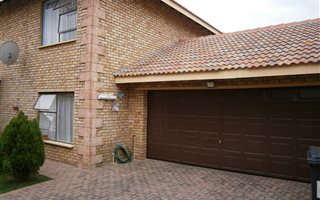 4 Bedroom Townhouse in Honeydew Manor