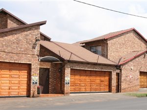 3 Bed Cluster in Rouxville
