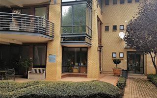 690 m² Commercial space in Constantia Kloof