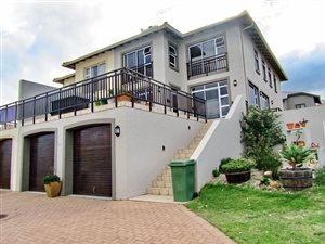 3 Bed Townhouse in Pinnacle Point Golf Estate