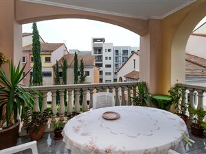 Apartment in Bedford Gardens