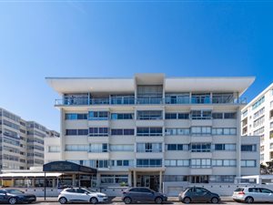 2 Bed Apartment in Mouille Point