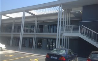 212 m² Retail Space in Sunningdale