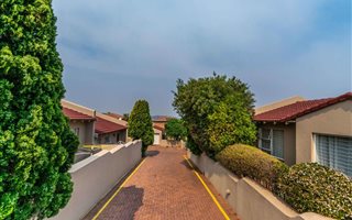 2 Bedroom Townhouse in Noordheuwel