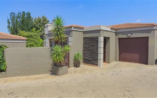 3 Bedroom House in Meyersdal