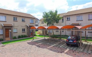 3 Bedroom Simplex in Greenstone Hill