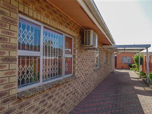 2 Bed House in Merebank