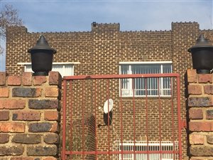 16 Bed House in Rosashof