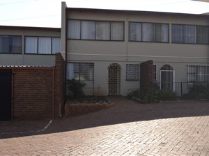3 Bed Duplex in Lynnwood Ridge
