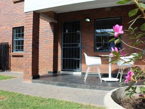 2 Bed Apartment in Derdepoort