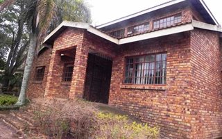 9 Bedroom House in Colts Hill