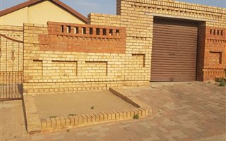 3 Bedroom House in Klipfontein View