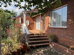 3 Bed Townhouse in Blackridge