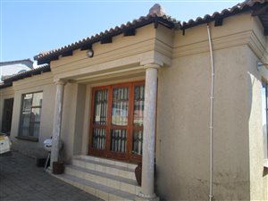 3 Bed House in Lombardy West