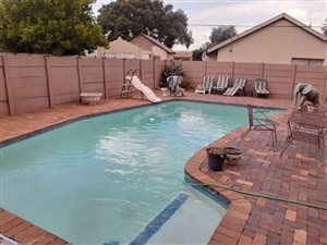 5 Bed House in Mayberry Park