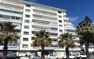 Bachelor apartment in Sea Point
