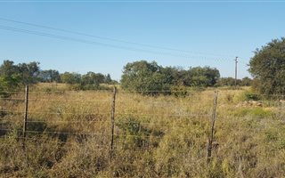 1.4 ha Land available in Rietfontein