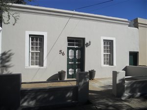 2 Bedroom House in Graaff Reinet