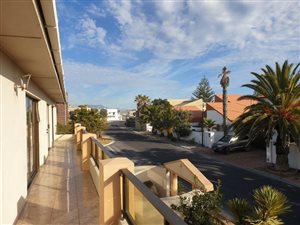 6 Bed House in Van Riebeeckstrand