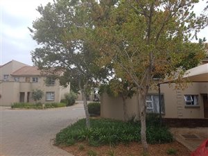 2 Bedroom Apartment in Leeuwenhof Estate