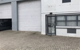 295 m² Industrial space in Airport Industria