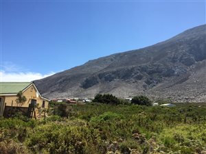 880 m² Land available in Bettys Bay