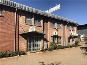 910 m² Industrial space in Gateway Industrial Park