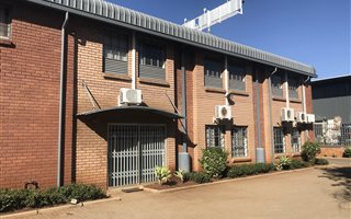 910 m² Industrial space in Gateway Industrial Park