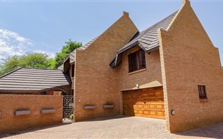 4 Bedroom House in Centurion Golf Estate