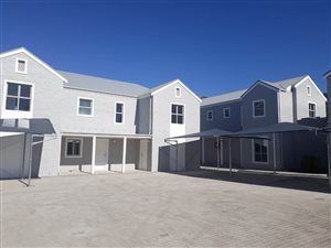 2 Bed Townhouse in Paarl Central East