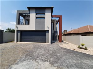 4 Bed House in Hartbeespoort Dam