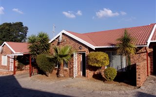 2 Bedroom Townhouse in Grobler Park