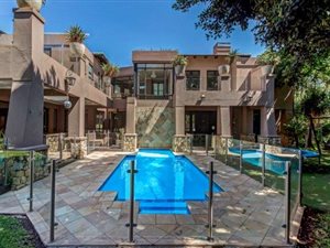 5 Bedroom House in Fourways Gardens