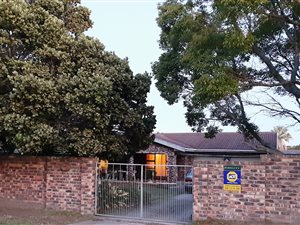 4 Bed House in Broadwood