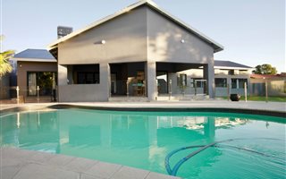 6 Bedroom House in Gallo Manor