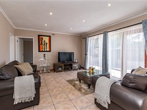 4 Bed House in Kirstenhof