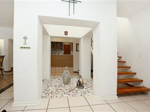 5 Bed House in Fourways Gardens