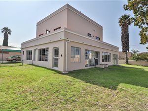 3 Bed House in Westcliff