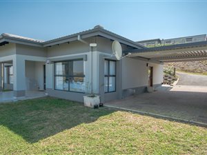 2 Bed Apartment in Palm Lakes Estate