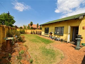 3 Bed House in Eike Park