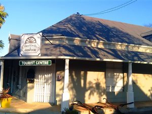 800 m² Commercial space in De Rust