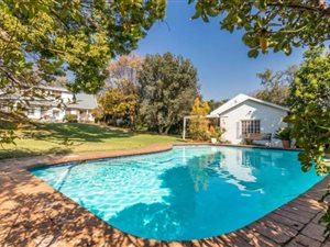 4 Bed House in Bryanston West