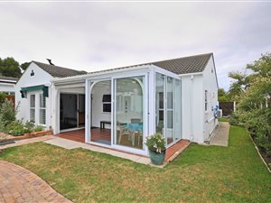 3 Bed House in Bergvliet