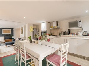 1 Bed Apartment in Oranjezicht
