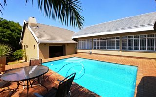4 Bedroom House in Alphen Park