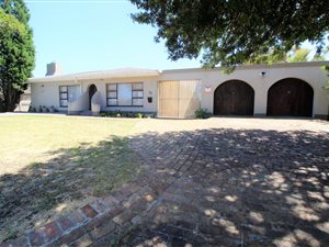 4 Bed House in Oakglen